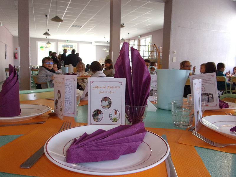 Des tables colorées pour le Menu des Chefs