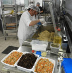 Un repas de Chefs avec les équipes de la cuisine centrale Terre de Camargue et du restaurant Le Moulin de Saint-Laurent d'Aigouze