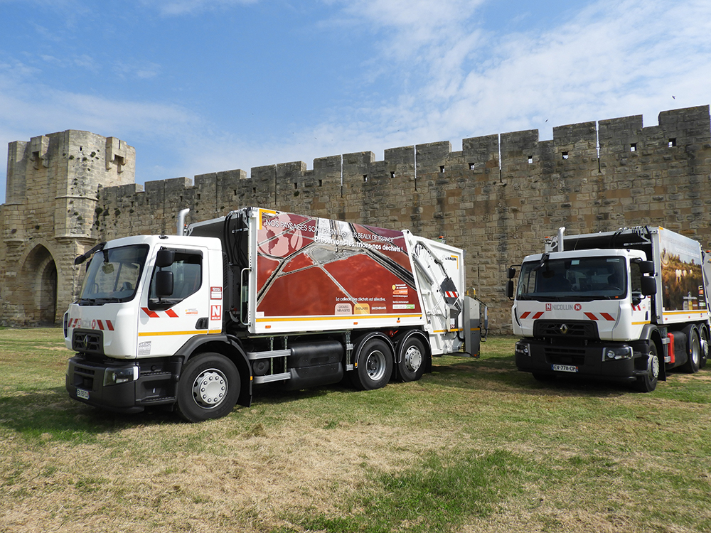 Inauguration du parc de camions "propres" pour la collecte des déchets, au pied des remparts d'Aigues-Mortes