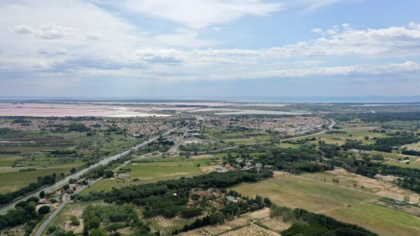vue aérienne La Tour Carbonnière en Petite Camargue Saint-Laurent-d'Aigouze Près d'Aigues-Mortes France, Gard, région Occitanie