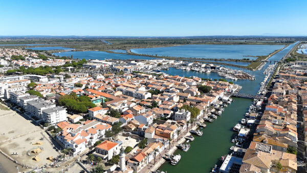 survol du grau-du-roi et port Camargue en Occitanie dans le sud