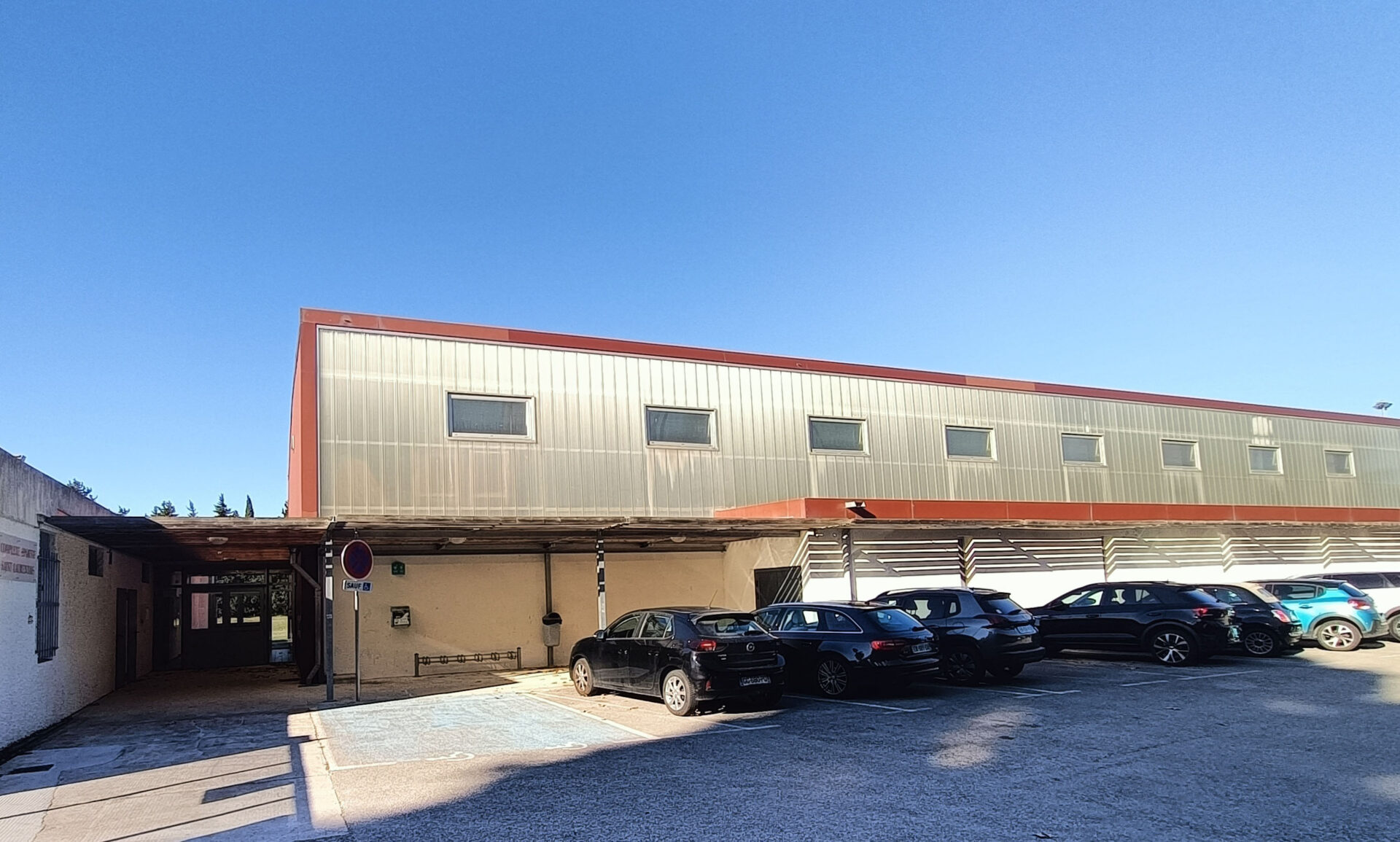 Halle intercommunale à Saint-Laurent d'Aigouze